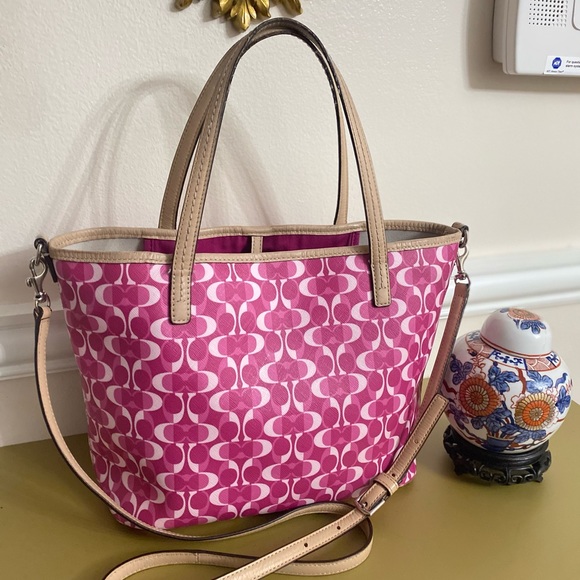 Coach Art Signature Small Tote bag - Picture 2 of 11